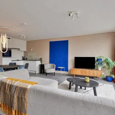 Ruim 2 Slaapkamer Met Parking Nabij Navo * Machelen
