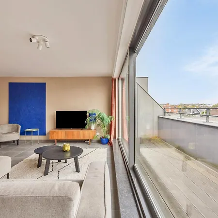 Apartment Ruim 2 Slaapkamer Met Parking Nabij Navo *