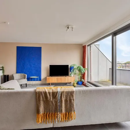 Ruim 2 Slaapkamer Met Parking Nabij Navo Apartment