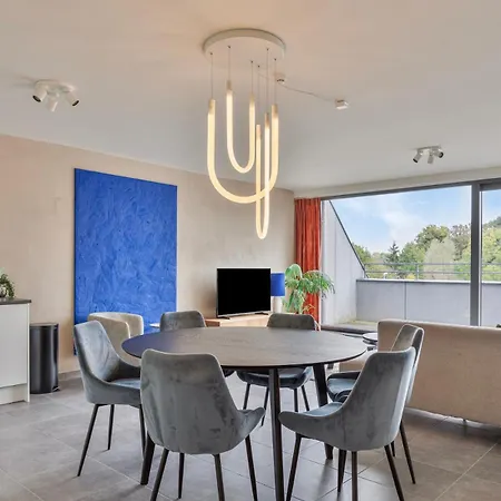 Ruim 2 Slaapkamer Met Parking Nabij Navo *