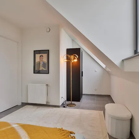 Ruim 2 Slaapkamer Met Parking Nabij Navo * Machelen
