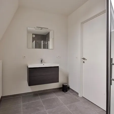 Ruim 2 Slaapkamer Met Parking Nabij Navo Apartment *