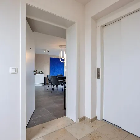 Apartment Ruim 2 Slaapkamer Met Parking Nabij Navo *